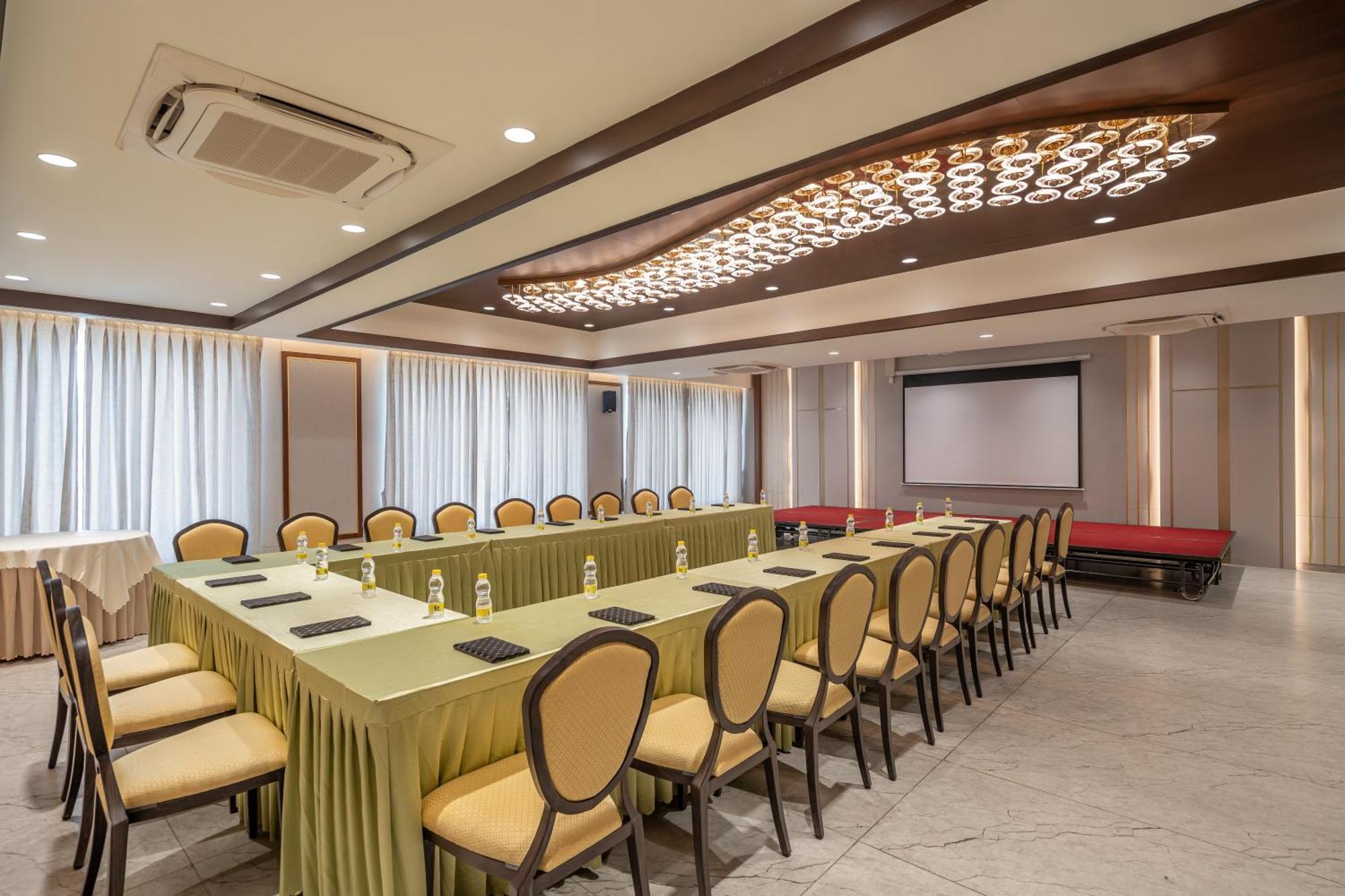 Copper Leaf Hotels, Tirunelveli Esterno foto