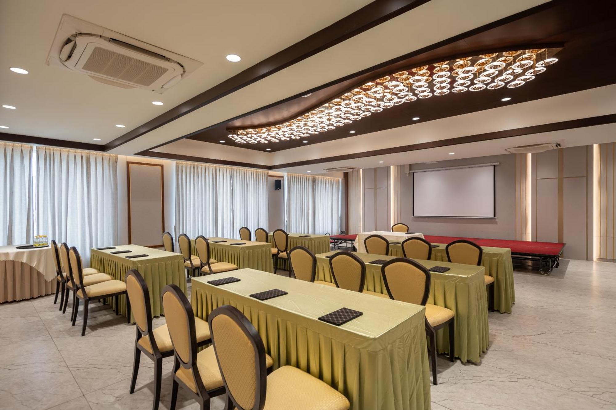 Copper Leaf Hotels, Tirunelveli Esterno foto